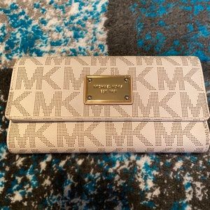 Michael Kors Jet Set Checkbook Wallet